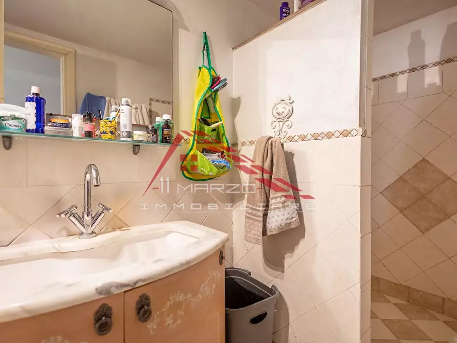 Immagine 22 di Villa in vendita  a Massa