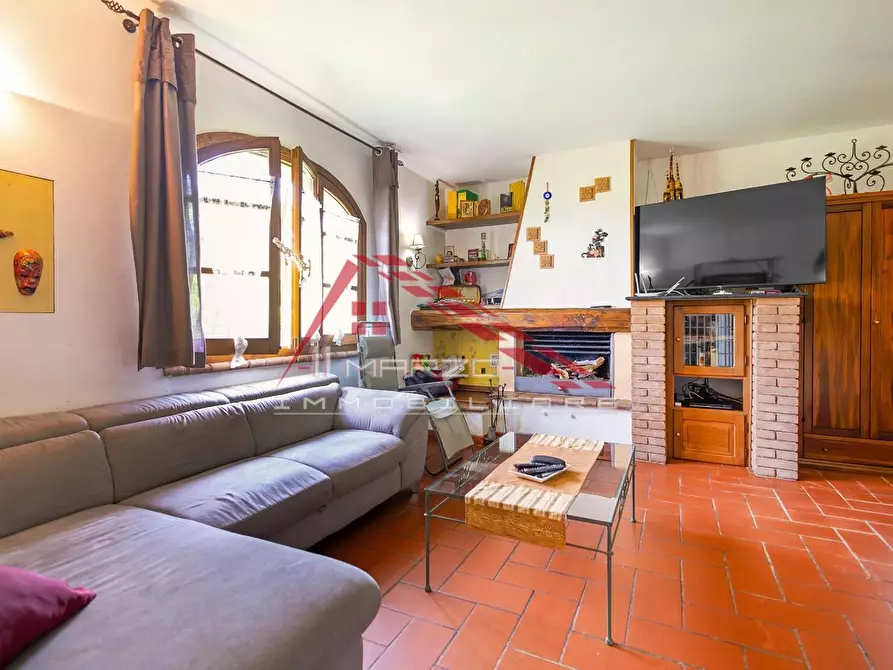 Immagine 6 di Villa in vendita  a Massa