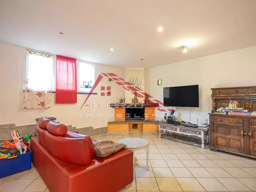 Immagine 17 di Villa in vendita  a Massa