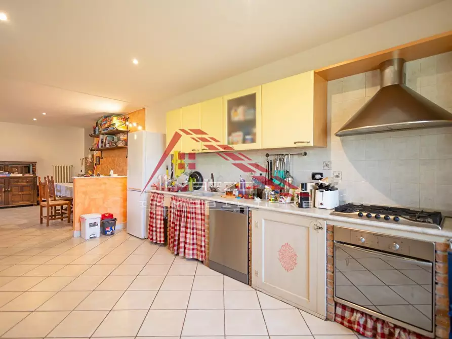 Immagine 19 di Villa in vendita  a Massa