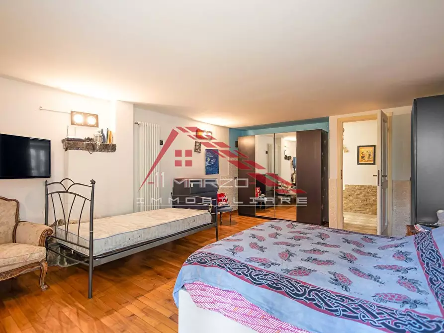 Immagine 21 di Villa in vendita  a Massa