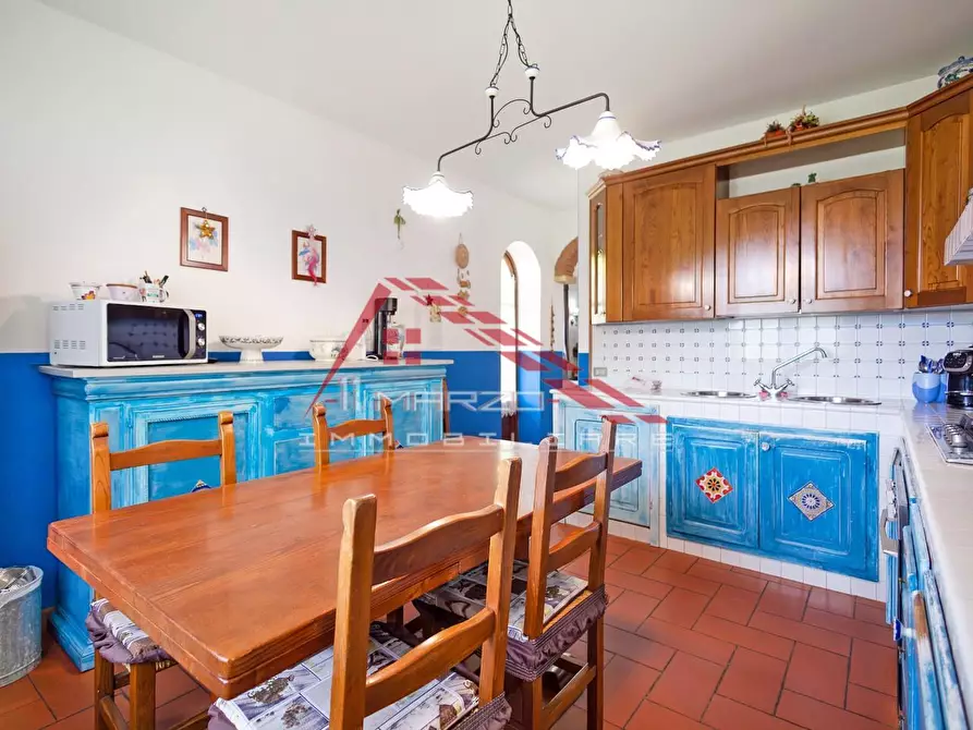 Immagine 9 di Villa in vendita  a Massa
