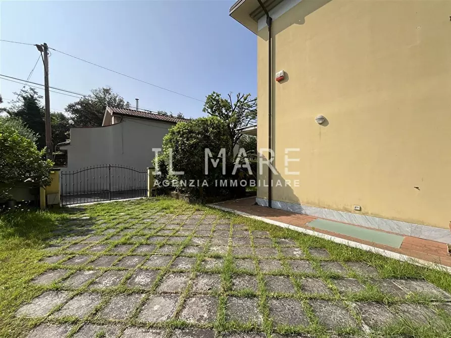 Immagine 7 di Appartamento in vendita  a Massa