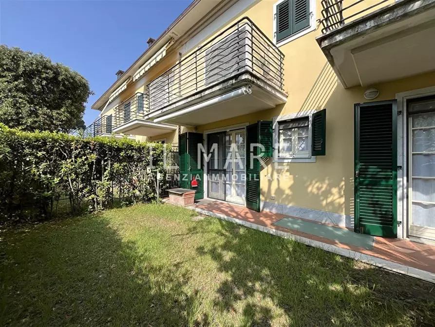 Immagine 2 di Appartamento in vendita  a Massa