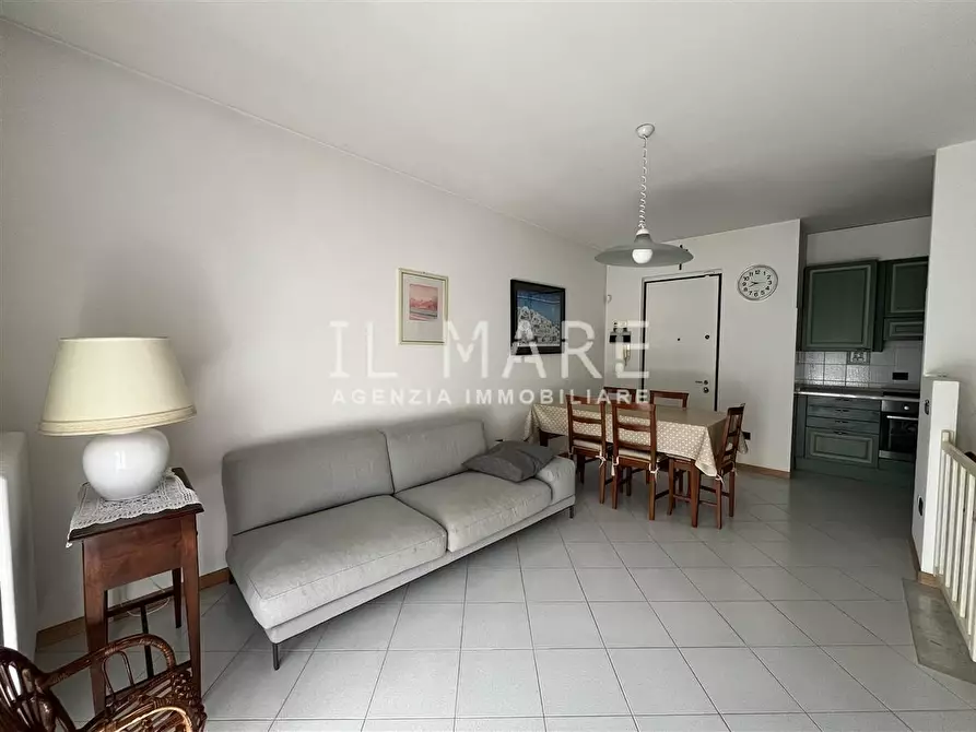 Immagine 11 di Appartamento in vendita  a Massa