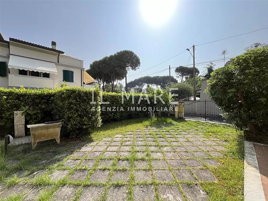 Immagine 8 di Appartamento in vendita  a Massa