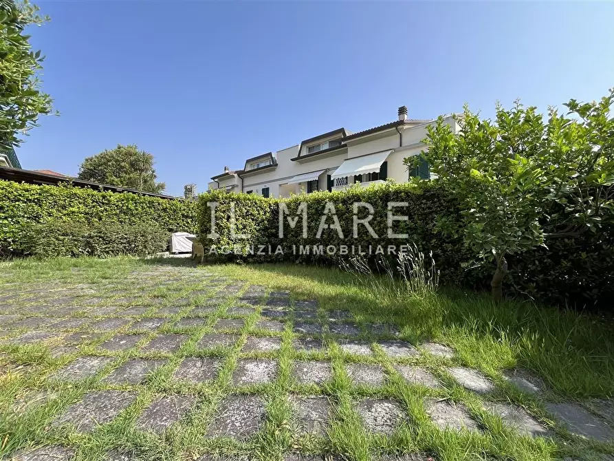 Immagine 5 di Appartamento in vendita  a Massa