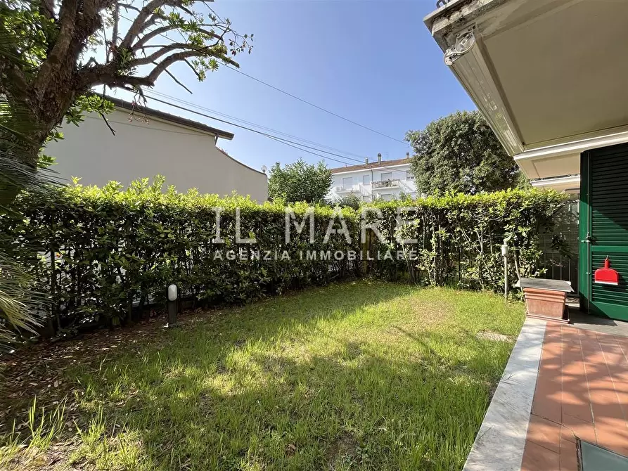 Immagine 3 di Appartamento in vendita  a Massa