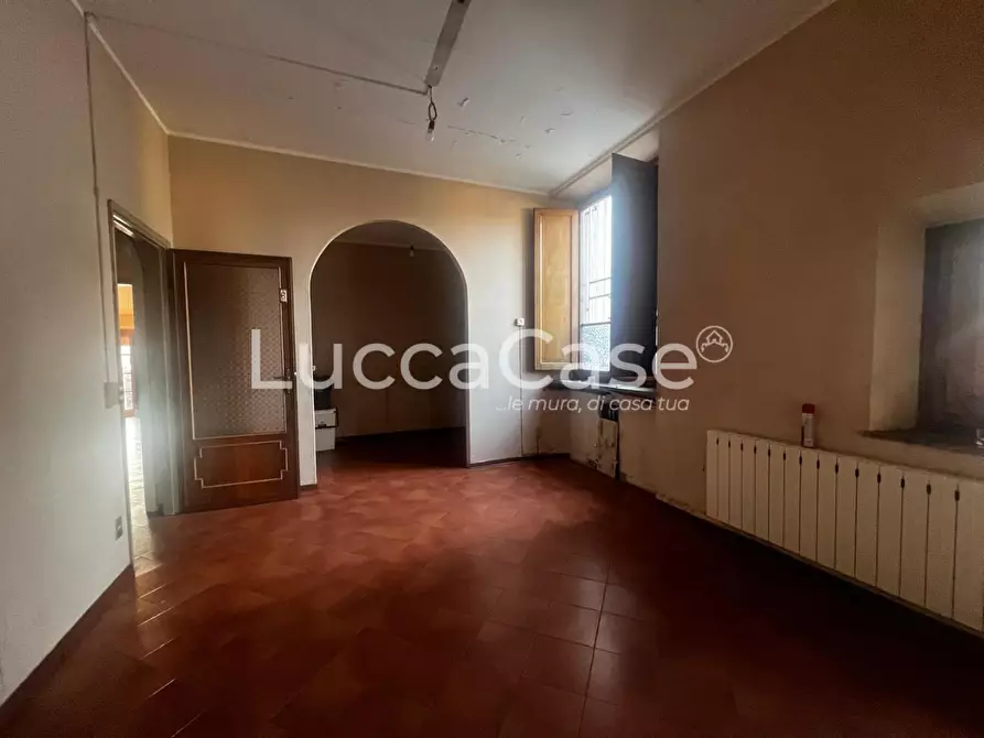 Immagine 7 di Appartamento in vendita  a Lucca