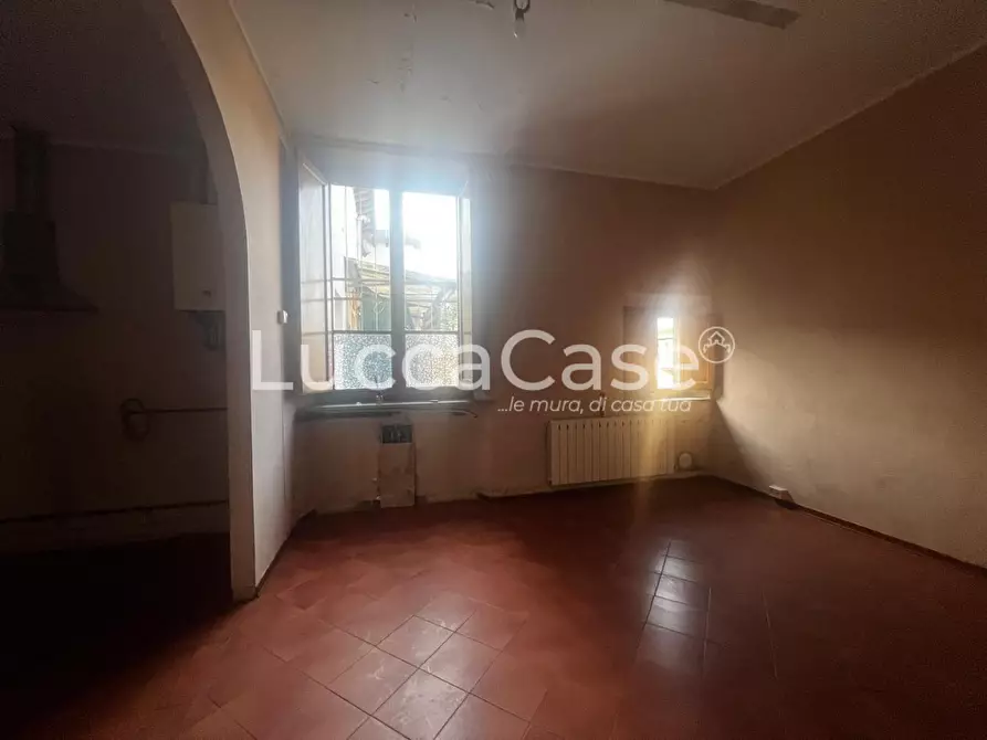Immagine 5 di Appartamento in vendita  a Lucca
