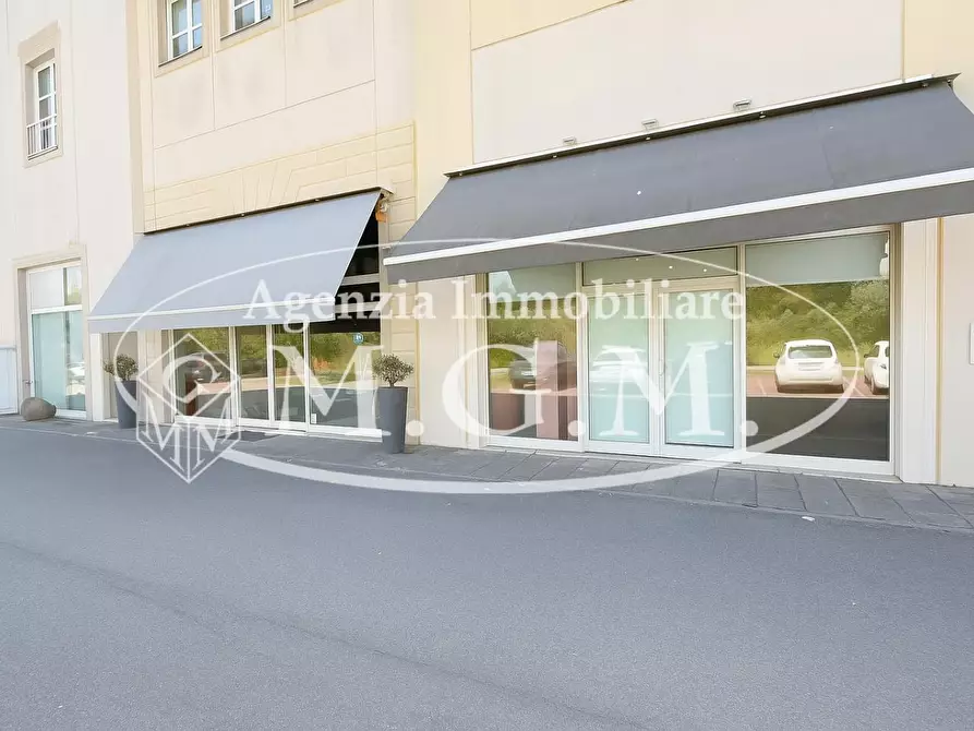 Immagine 8 di Locale commerciale in affitto  a Calcinaia