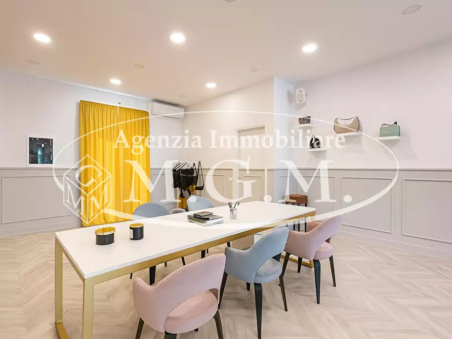 Immagine 5 di Locale commerciale in affitto  a Calcinaia