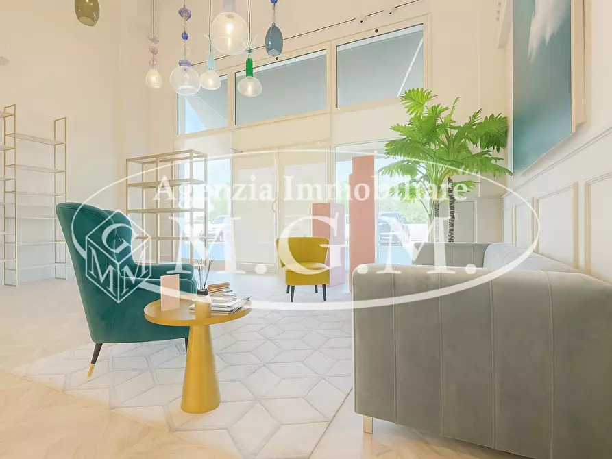 Immagine 2 di Locale commerciale in affitto  a Calcinaia