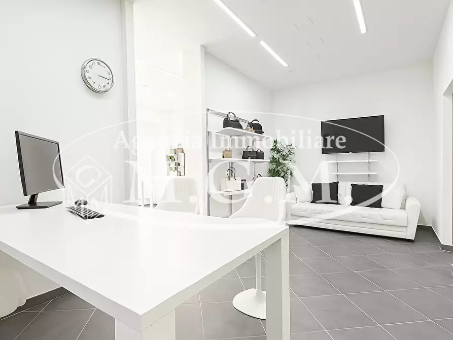 Immagine 2 di Ufficio in affitto  a Calcinaia