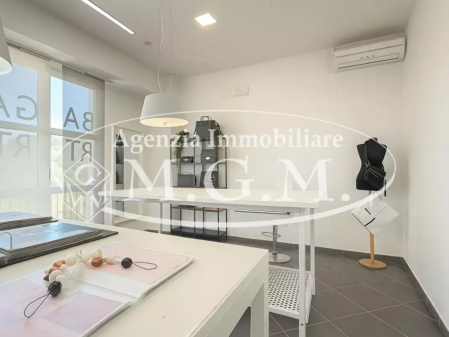 Immagine 5 di Ufficio in affitto  a Calcinaia