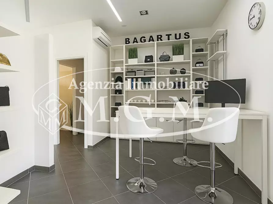 Immagine 7 di Ufficio in affitto  a Calcinaia