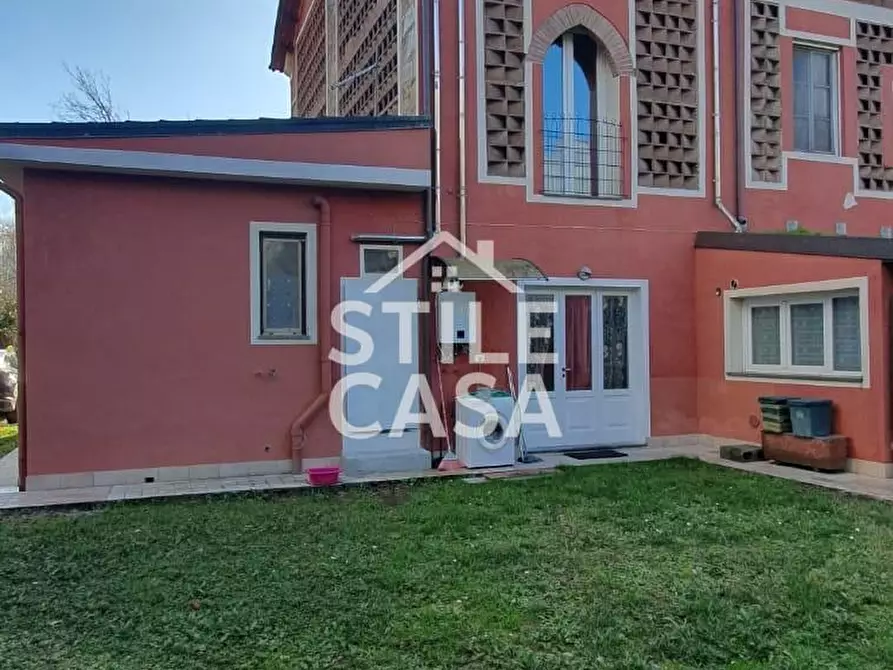 Immagine 5 di Terratetto in vendita  a Lucca