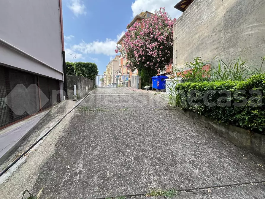 Immagine 18 di Garage in vendita  a Pisa