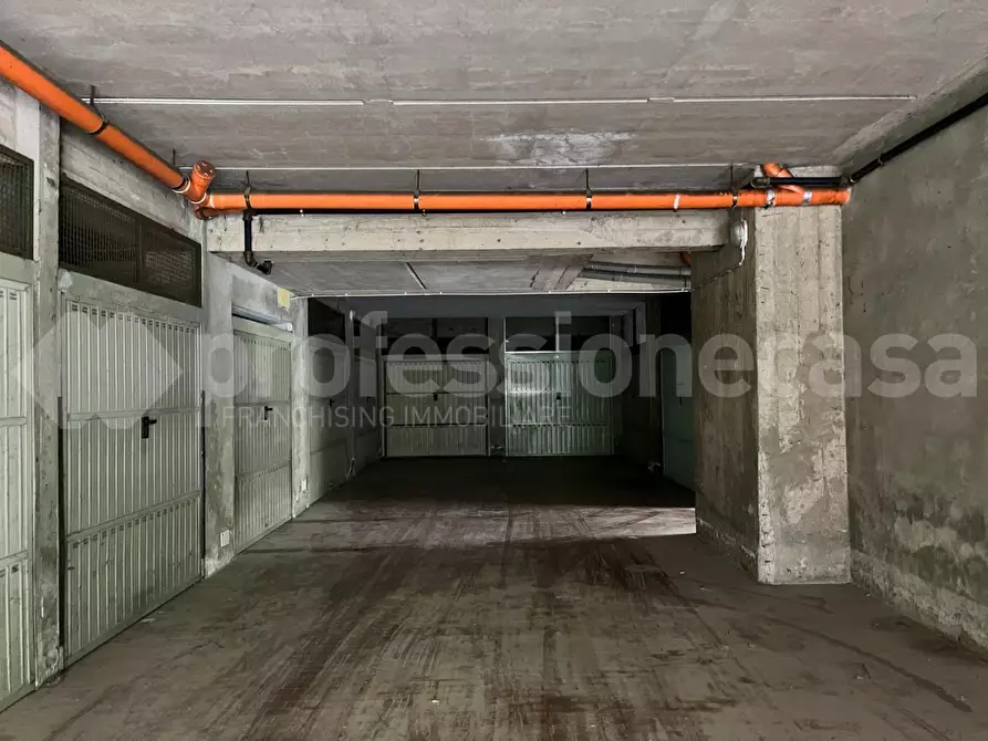 Immagine 6 di Garage in vendita  a Pisa