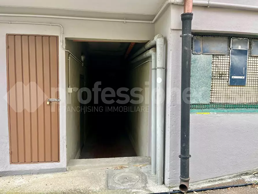 Immagine 3 di Garage in vendita  a Pisa