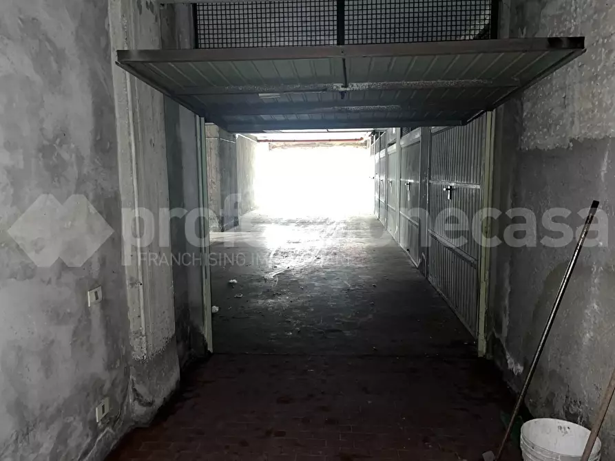 Immagine 14 di Garage in vendita  a Pisa