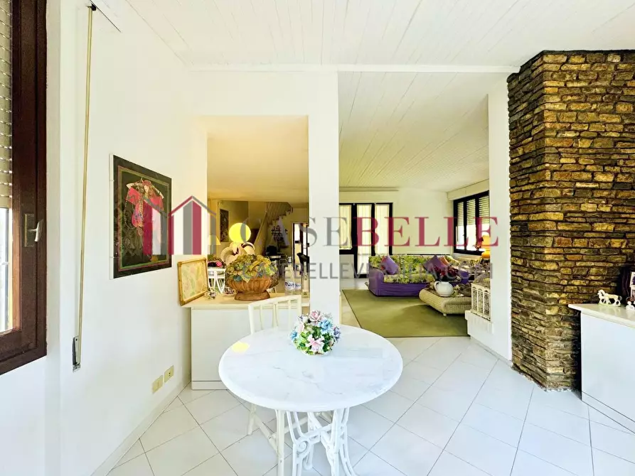 Immagine 11 di Casa indipendente in vendita  a Camaiore