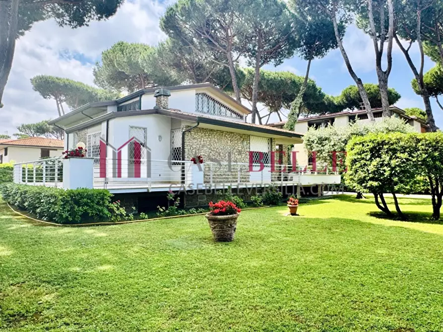 Immagine 1 di Casa indipendente in vendita  a Camaiore