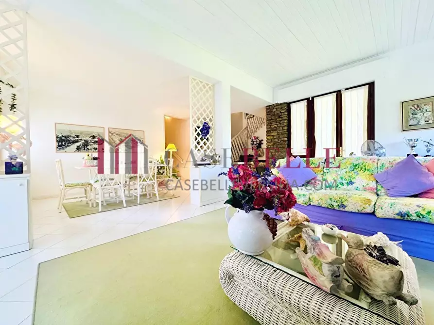 Immagine 8 di Casa indipendente in vendita  a Camaiore