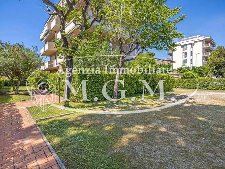 Immagine 31 di Appartamento in vendita  a Camaiore