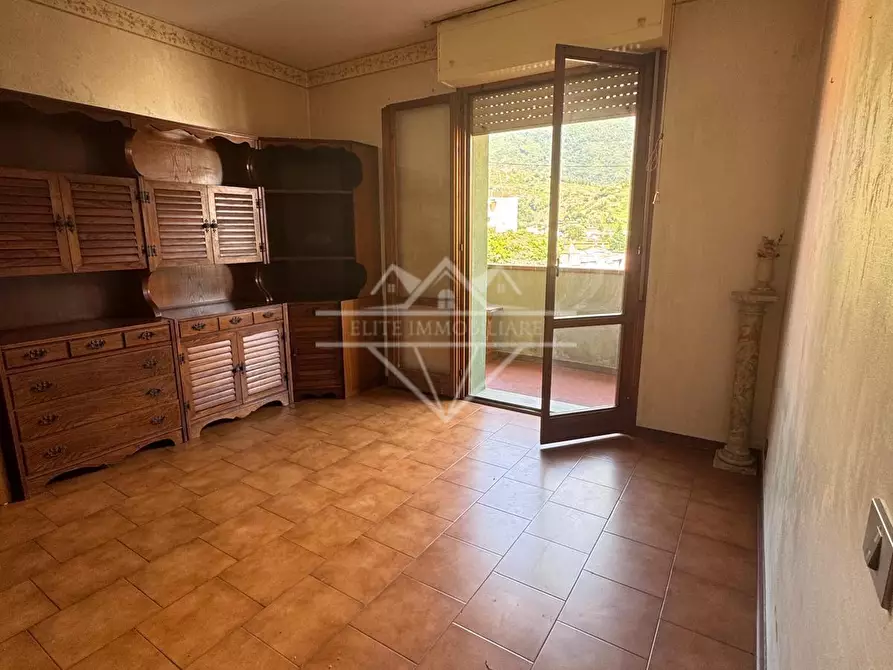 Immagine 2 di Appartamento in vendita  a Massa