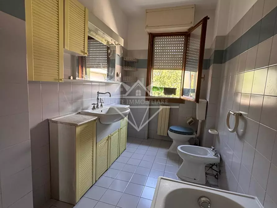 Immagine 24 di Appartamento in vendita  a Massa