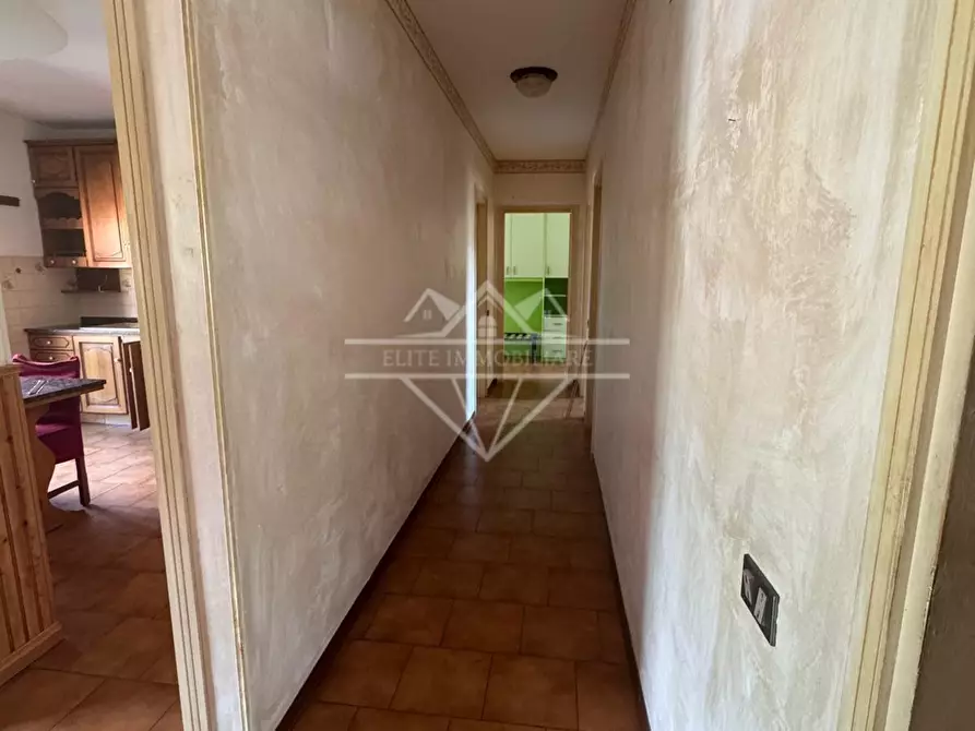 Immagine 11 di Appartamento in vendita  a Massa