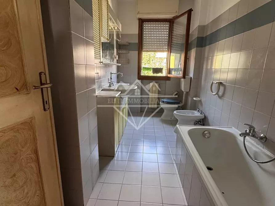 Immagine 22 di Appartamento in vendita  a Massa