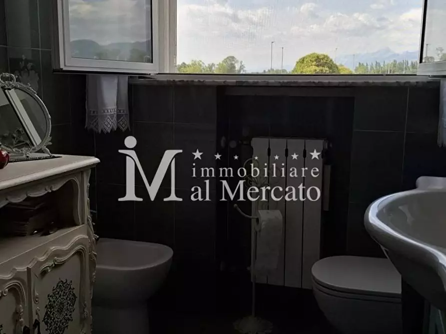 Immagine 7 di Appartamento in vendita  a Viareggio