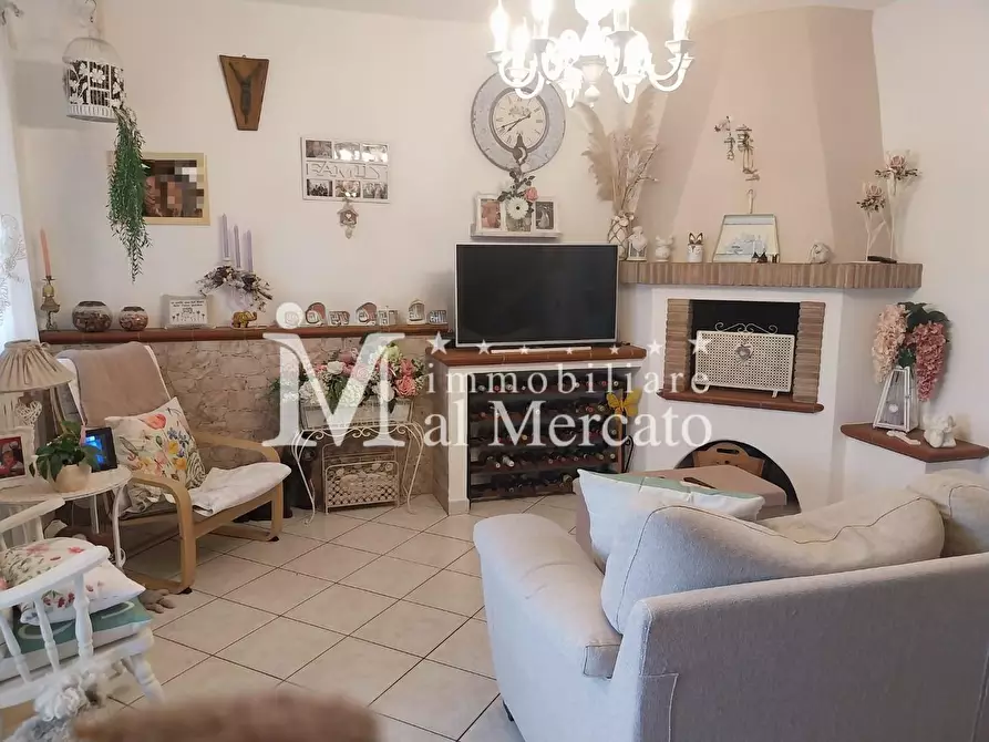 Immagine 2 di Appartamento in vendita  a Viareggio