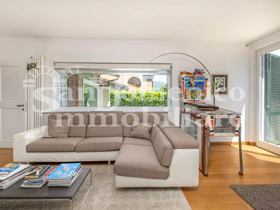 Immagine 18 di Casa bifamiliare in vendita  a Cascina