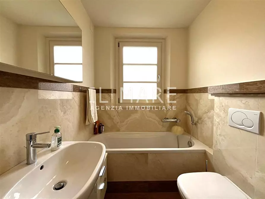 Immagine 21 di Appartamento in vendita  a Massa