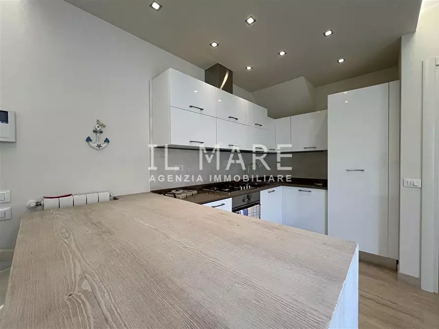 Immagine 8 di Appartamento in vendita  a Massa