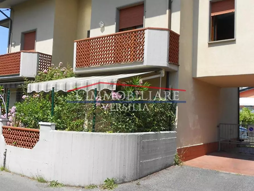 Immagine 65 di Villetta a schiera in vendita  a Massa