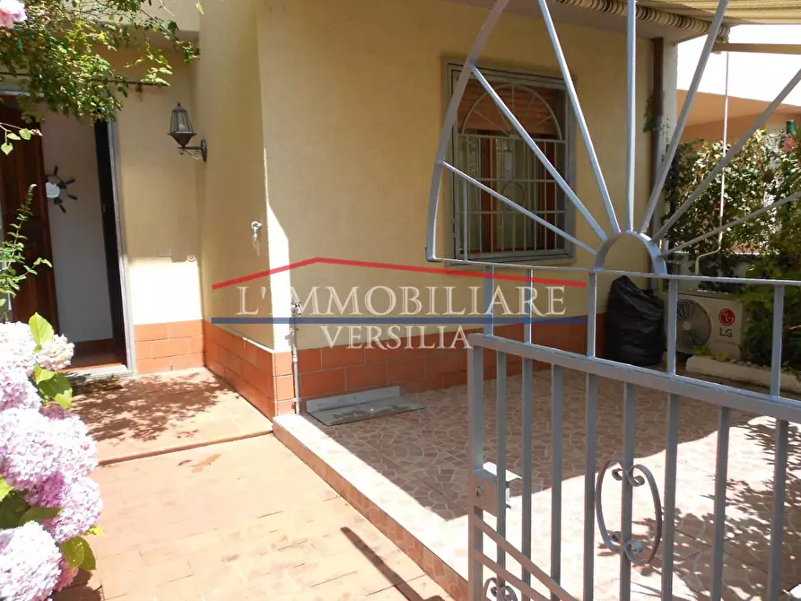 Immagine 3 di Villetta a schiera in vendita  a Massa