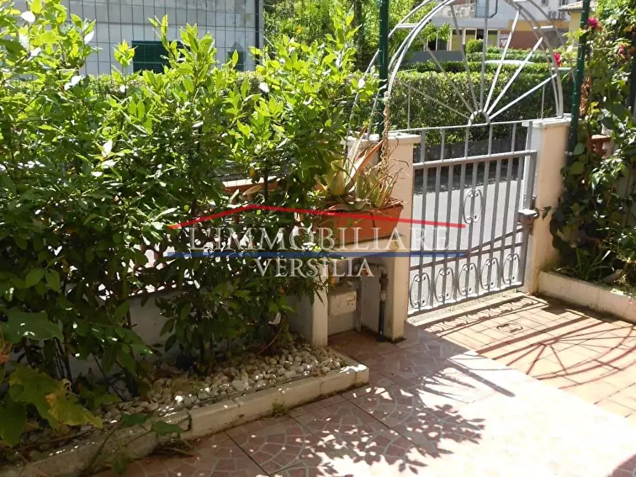 Immagine 45 di Villetta a schiera in vendita  a Massa