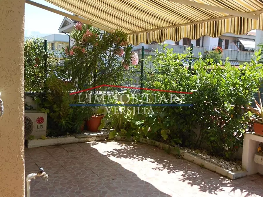 casa indipendente in vendita a Massa in zona Marina di Massa