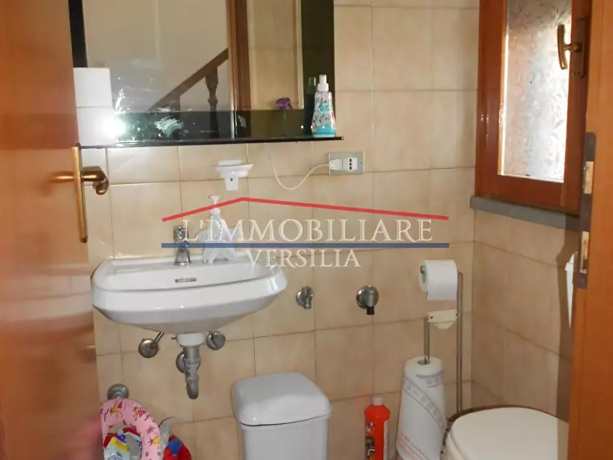 Immagine 26 di Villetta a schiera in vendita  a Massa