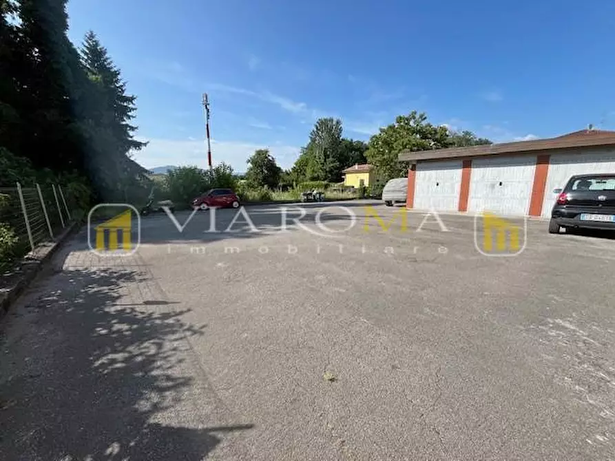 Immagine 17 di Appartamento in vendita  a Lucca