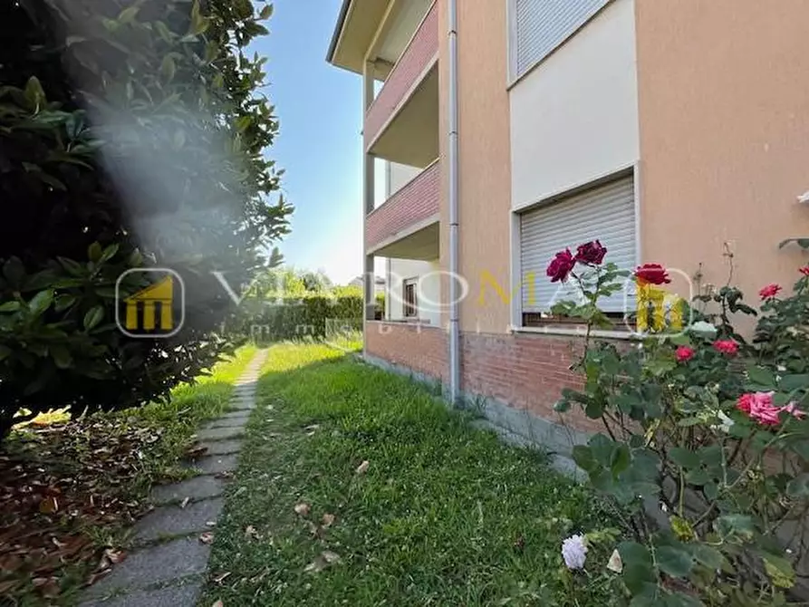 Immagine 16 di Appartamento in vendita  a Lucca