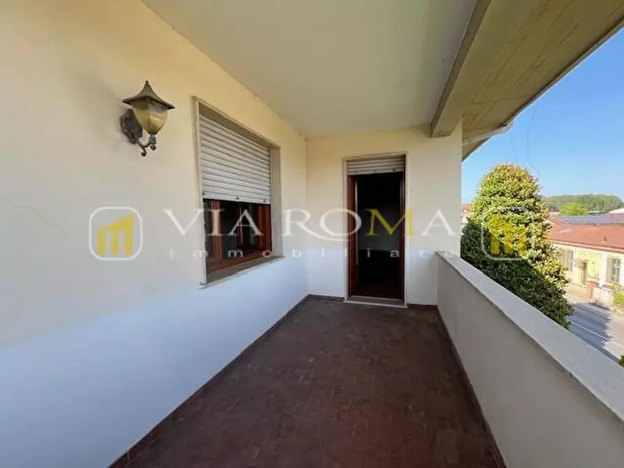 Immagine 7 di Appartamento in vendita  a Lucca