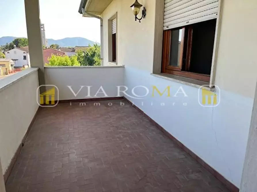 Immagine 1 di Appartamento in vendita  a Lucca
