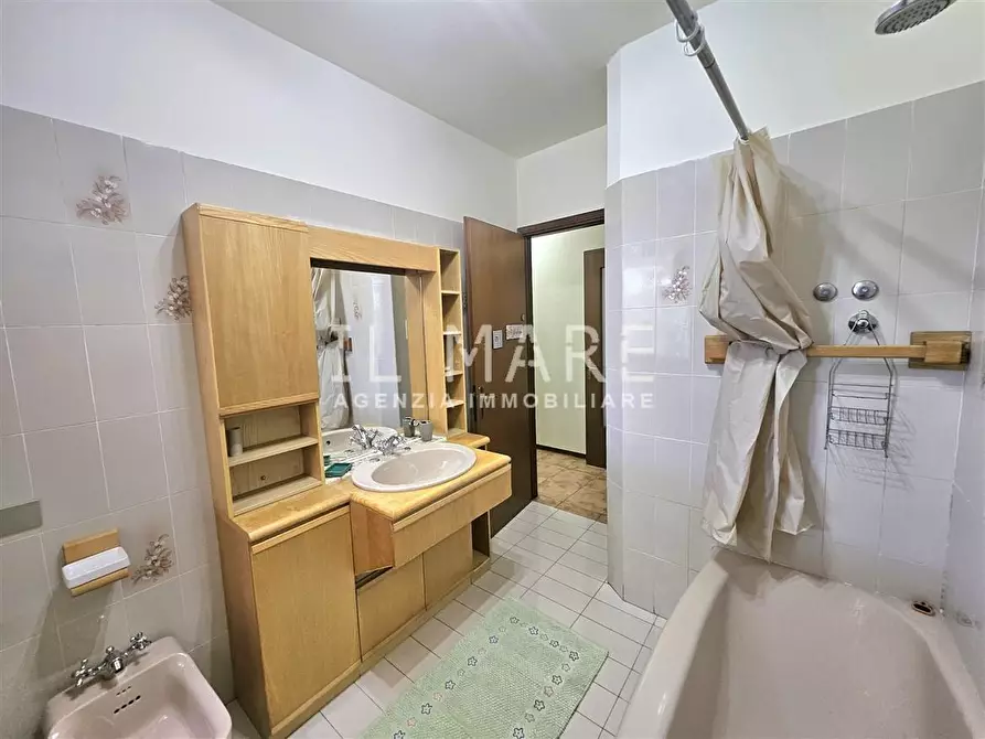 Immagine 14 di Appartamento in vendita  a Massa