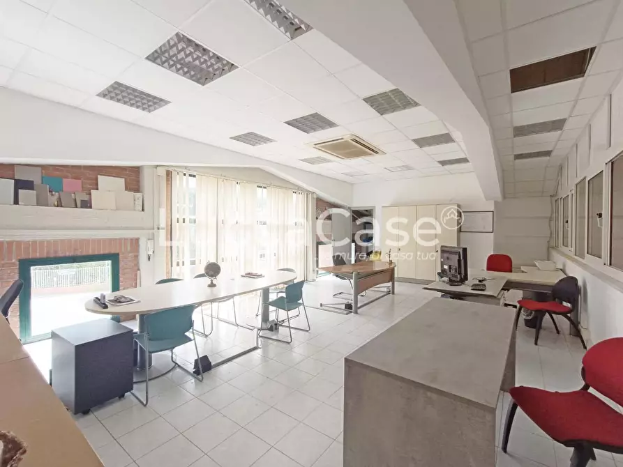 Immagine 6 di Capannone industriale in affitto  a Massarosa