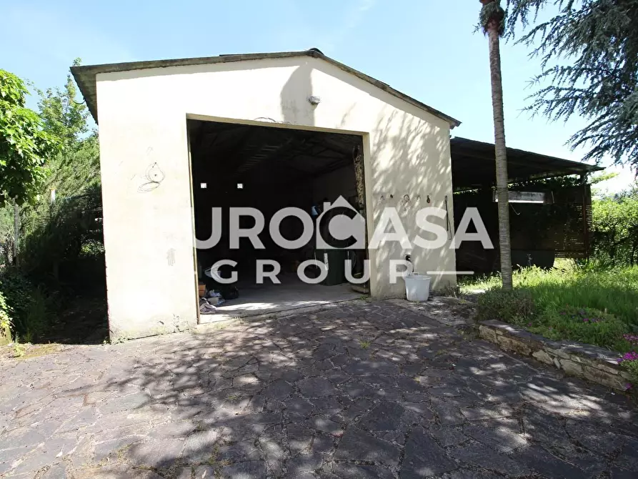 Immagine 12 di Villa in vendita  a Lucca